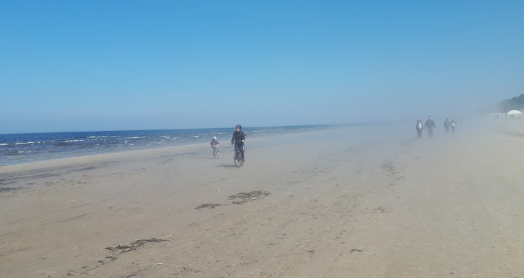 pyöräilyä Jurnalan rannalla